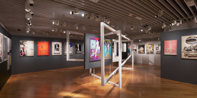 参考画像。宇野亞喜良万華鏡展。展示風景
