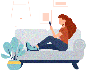 ソファーでくつろぎながら、スマホで鑑賞をしている人物画像